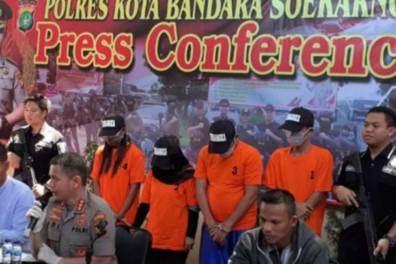 Kapolres Bandara Soekarno-Hatta, Kombes Pol Adi Ferdian Saputra saat konferensi pers