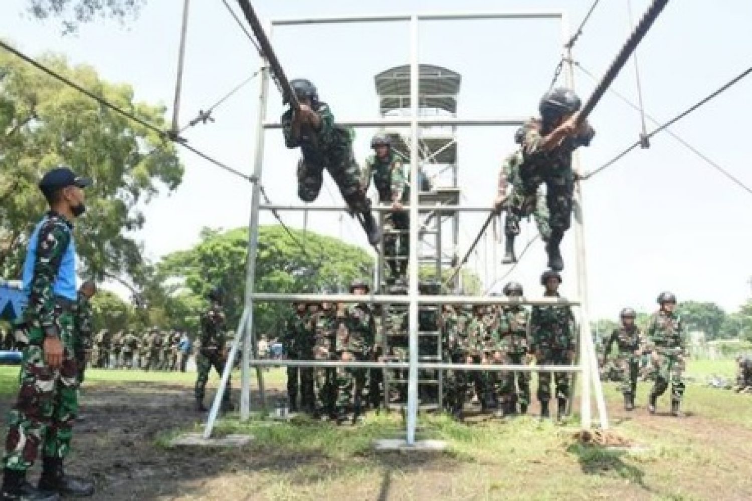 Siswa Dikmaba TNI AL Angkatan XLI 2 Puslatdiksdarmil Kodiklatal Saat Lattek Halang Rintang