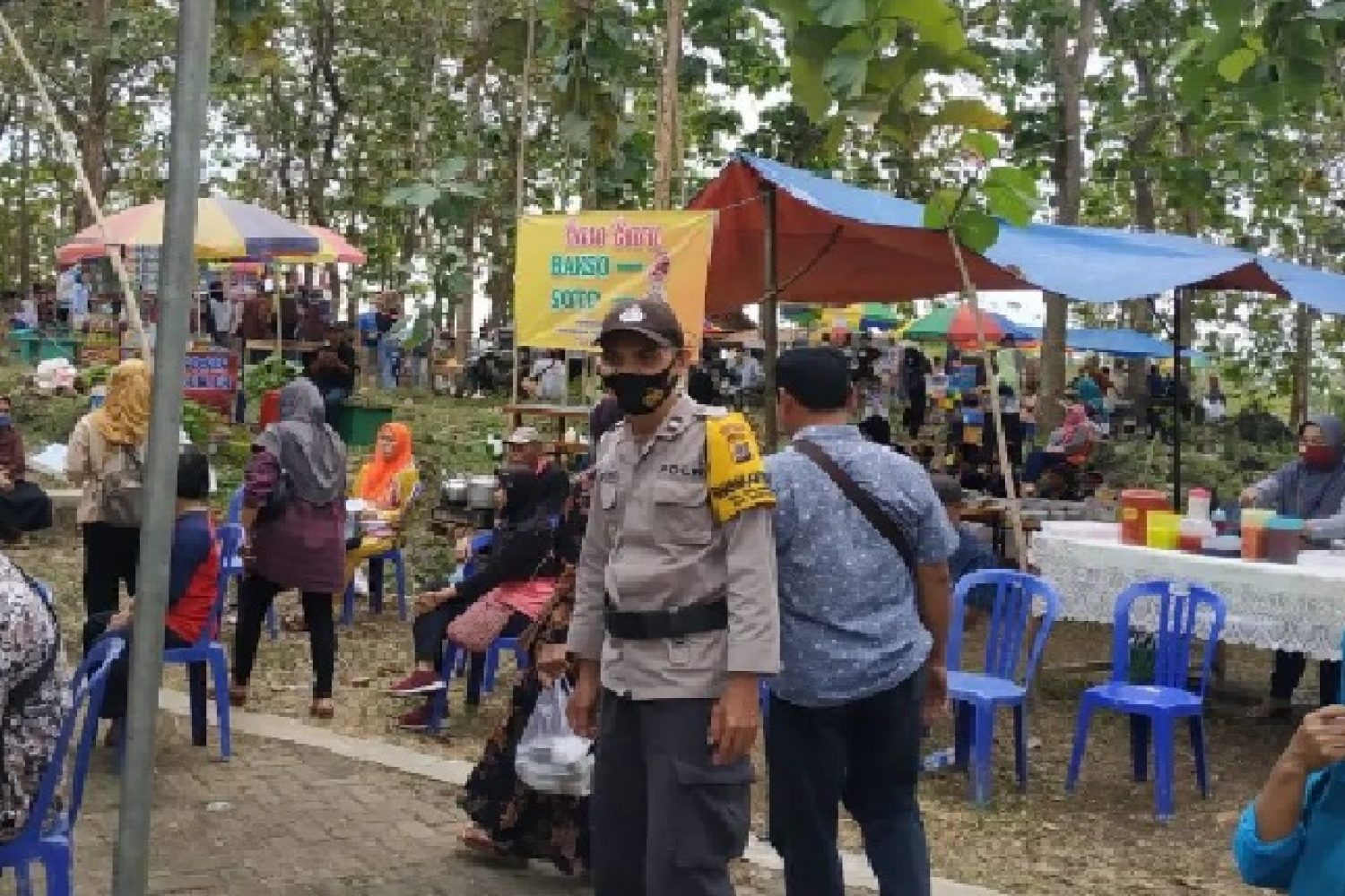 Bhabinkamtibmas Kaliagung Monitoring Giat Pembukaan Pasar Tiban Bukit Jrangking