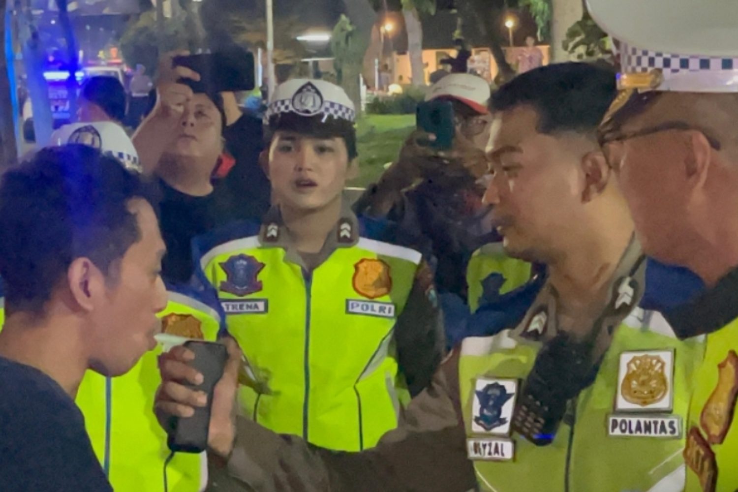 Screenshot_2025-11-01-20-40-58-138-edit_com.whatsapp