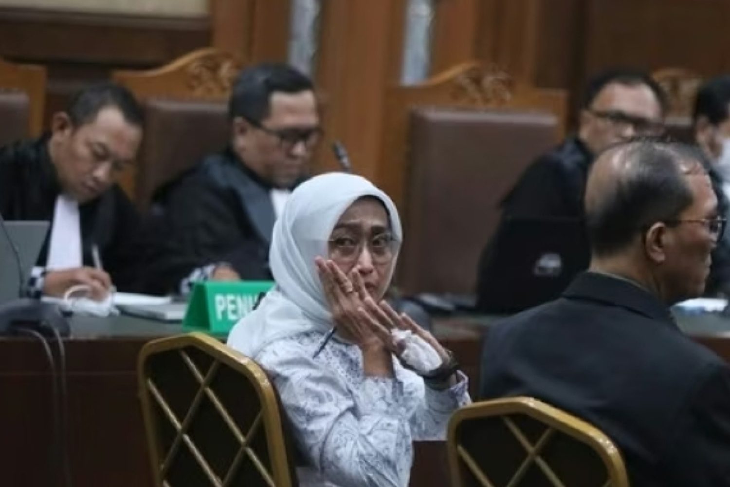 Screenshot_2025-11-21-09-16-01-070-edit_com.android.chrome